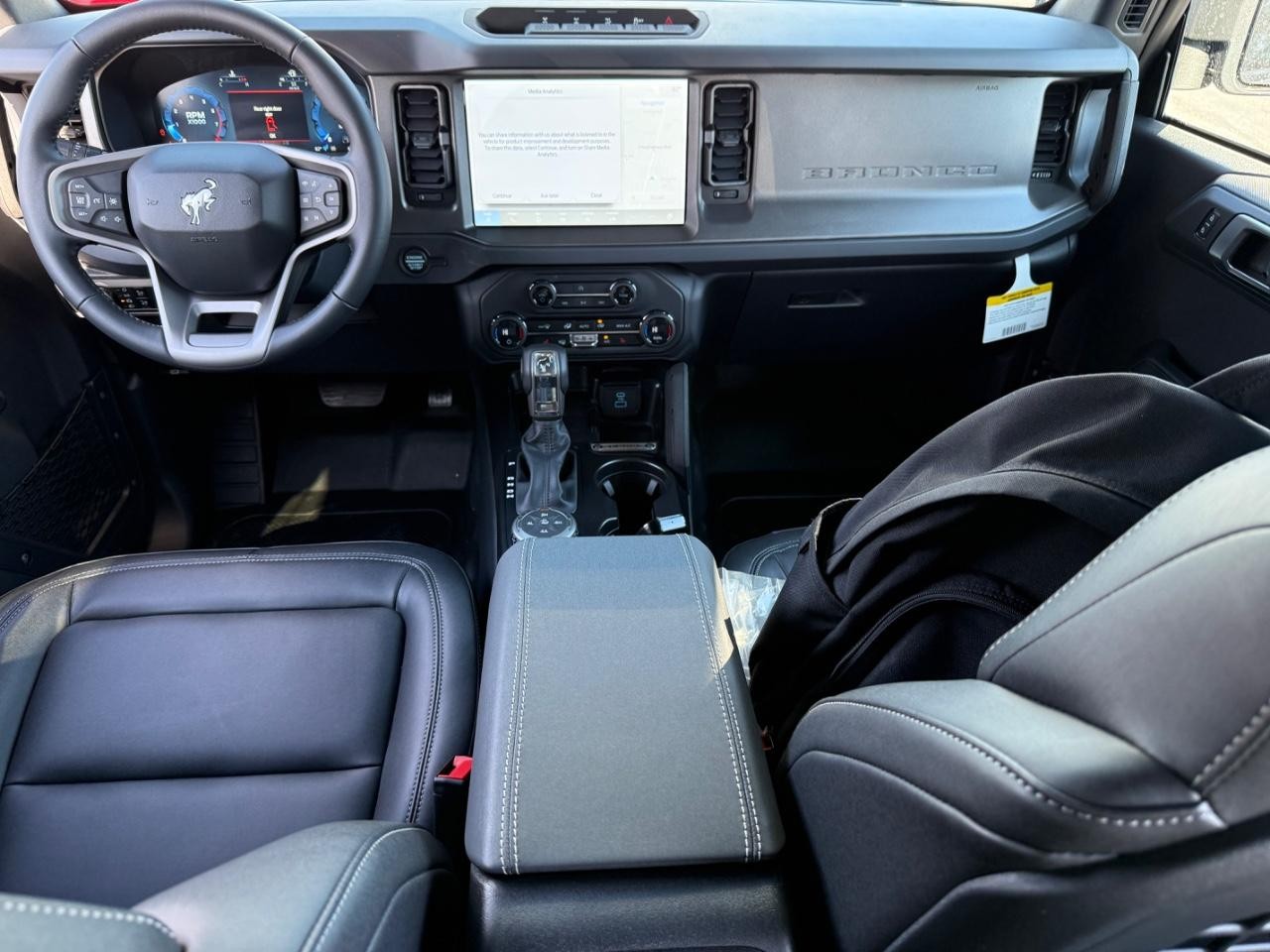 Ford Bronco Vehicle Full-screen Gallery Image 04