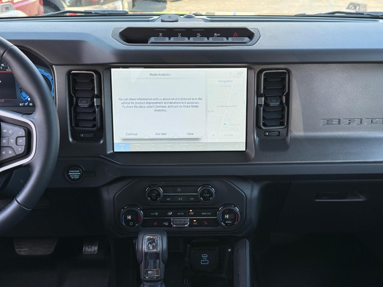 Ford Bronco Vehicle Full-screen Gallery Image 08