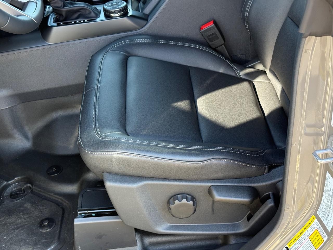 Ford Bronco Vehicle Full-screen Gallery Image 11