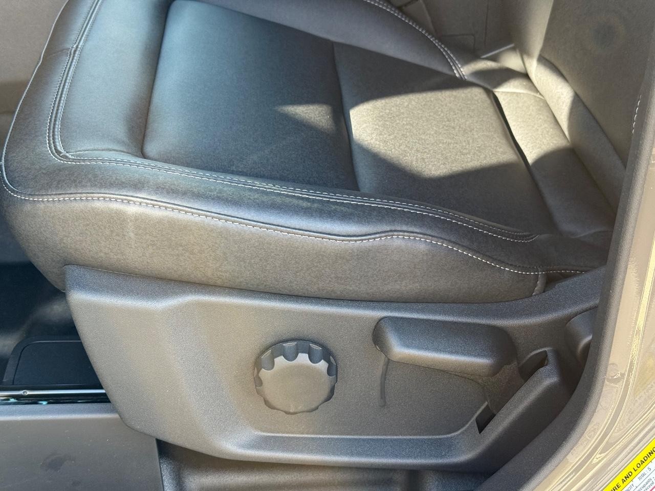 Ford Bronco Vehicle Full-screen Gallery Image 12