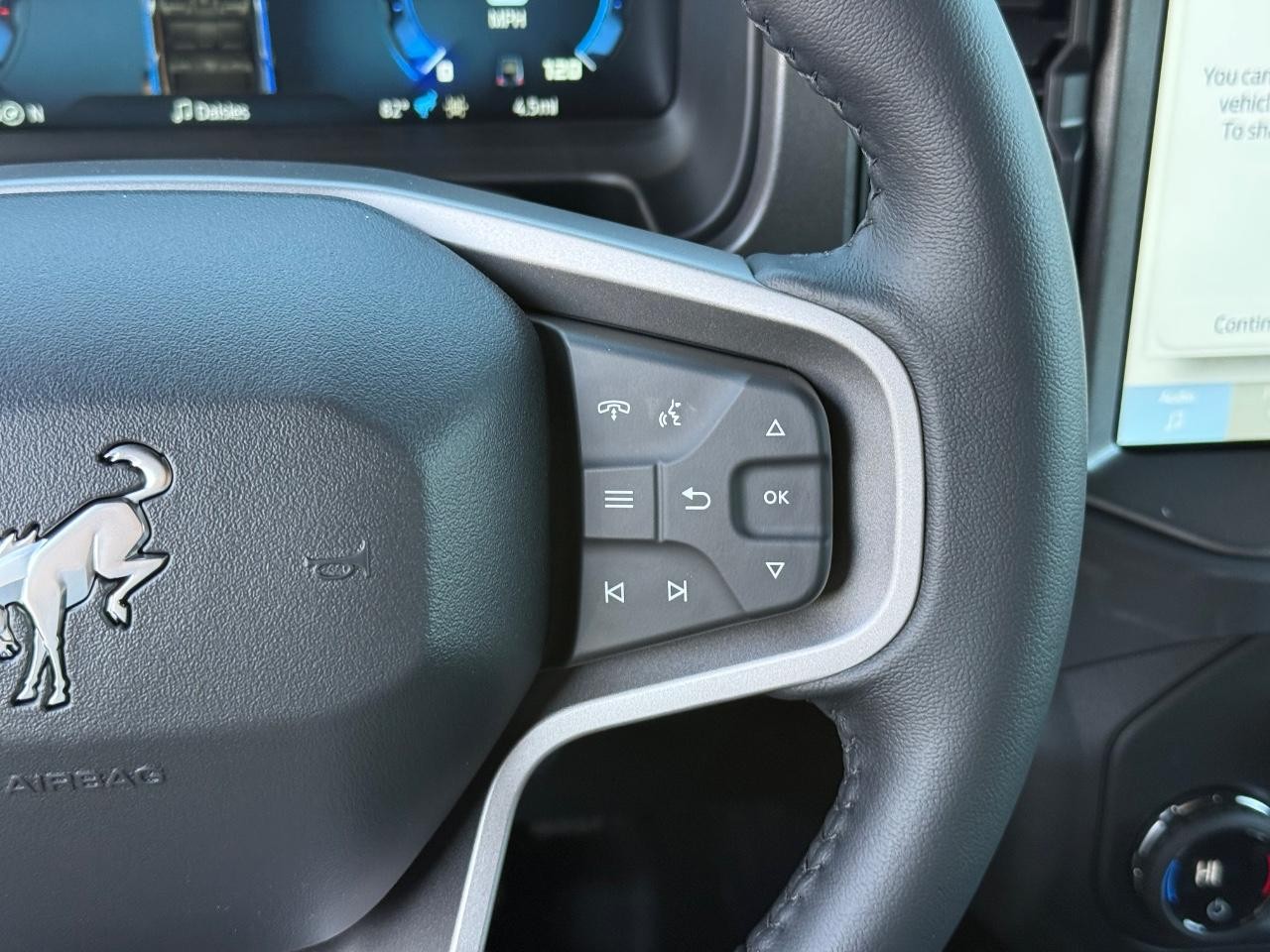 Ford Bronco Vehicle Full-screen Gallery Image 14