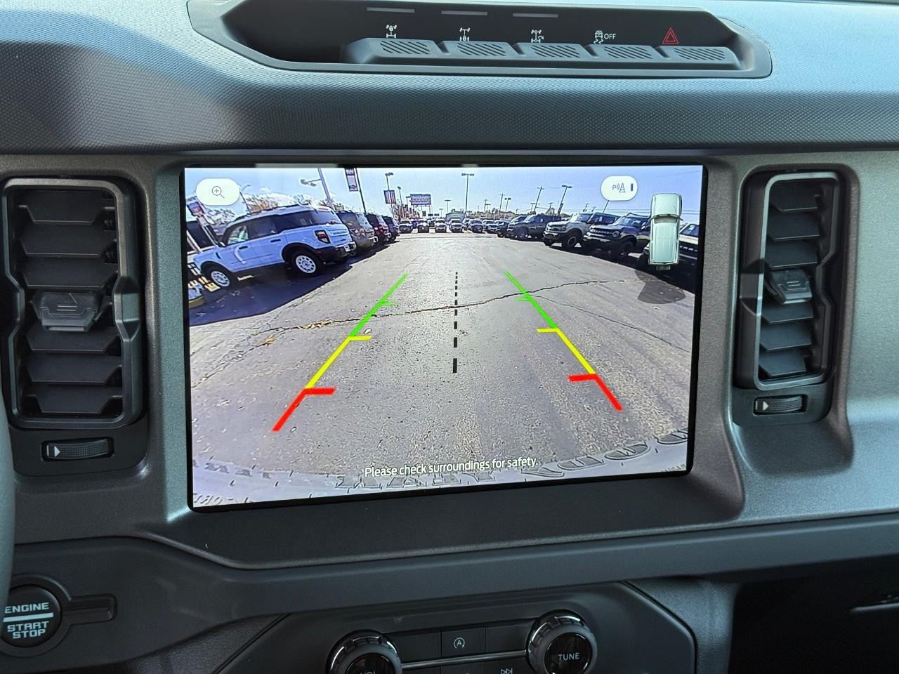 Ford Bronco Vehicle Full-screen Gallery Image 15