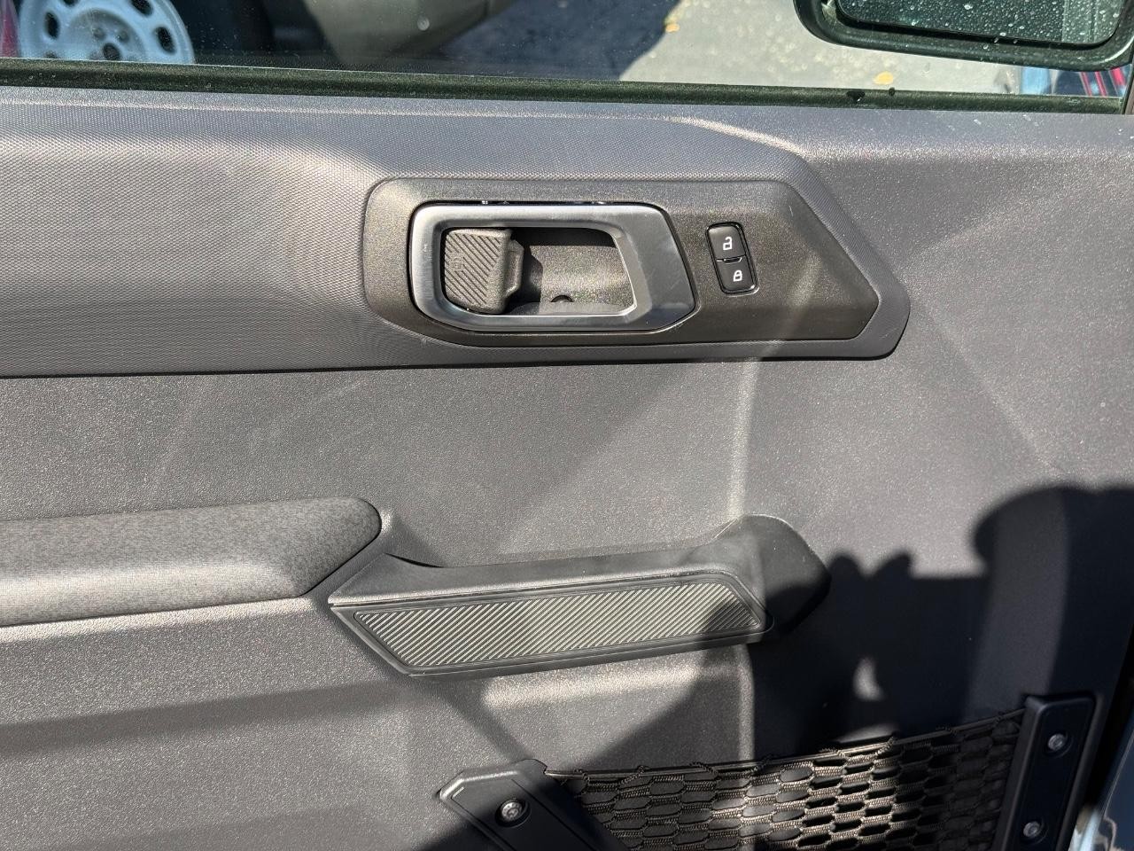 Ford Bronco Vehicle Full-screen Gallery Image 06