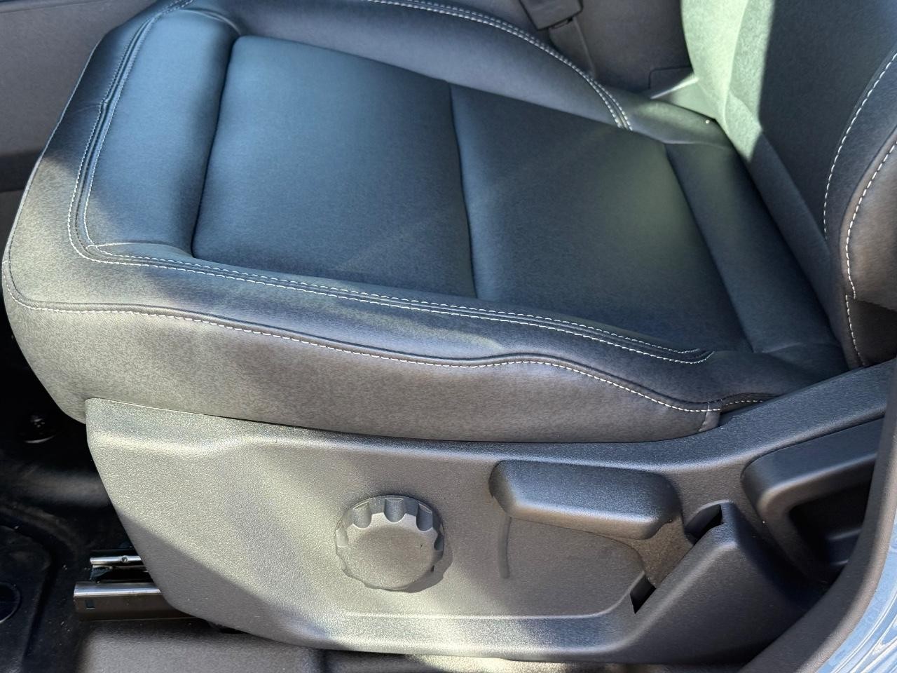 Ford Bronco Vehicle Full-screen Gallery Image 08