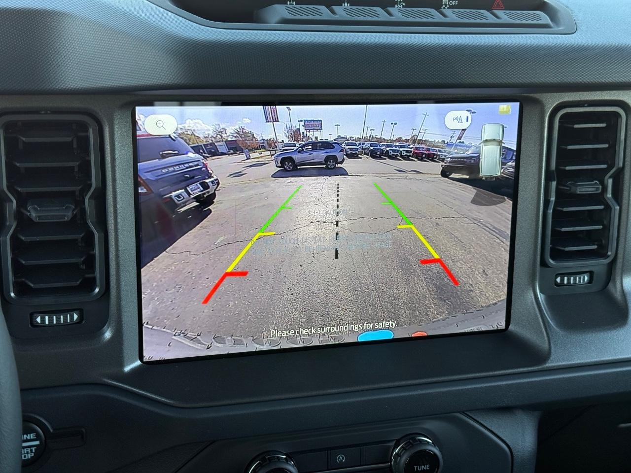 Ford Bronco Vehicle Full-screen Gallery Image 14