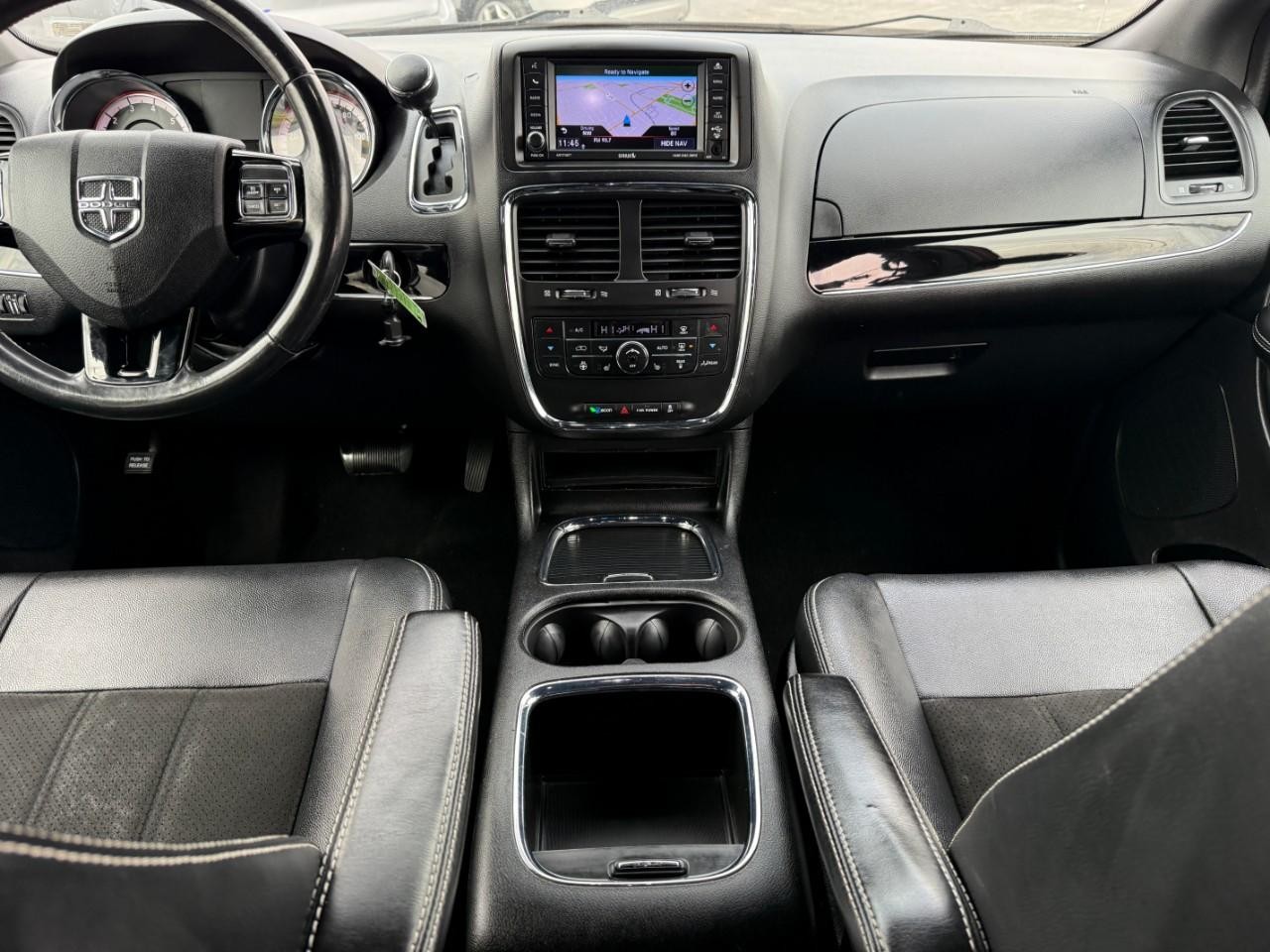 Dodge Grand Caravan Vehicle Full-screen Gallery Image 11