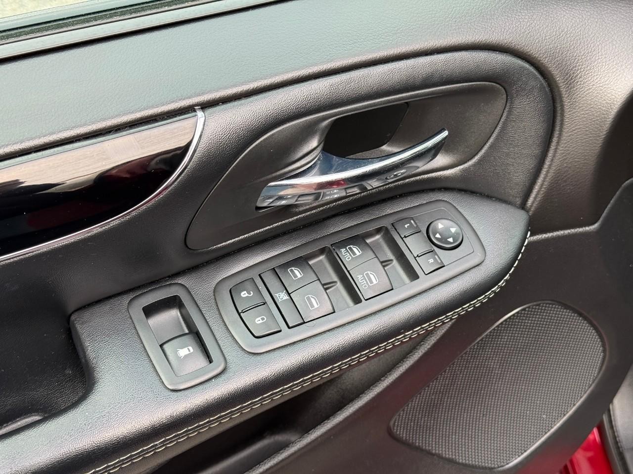 Dodge Grand Caravan Vehicle Full-screen Gallery Image 16