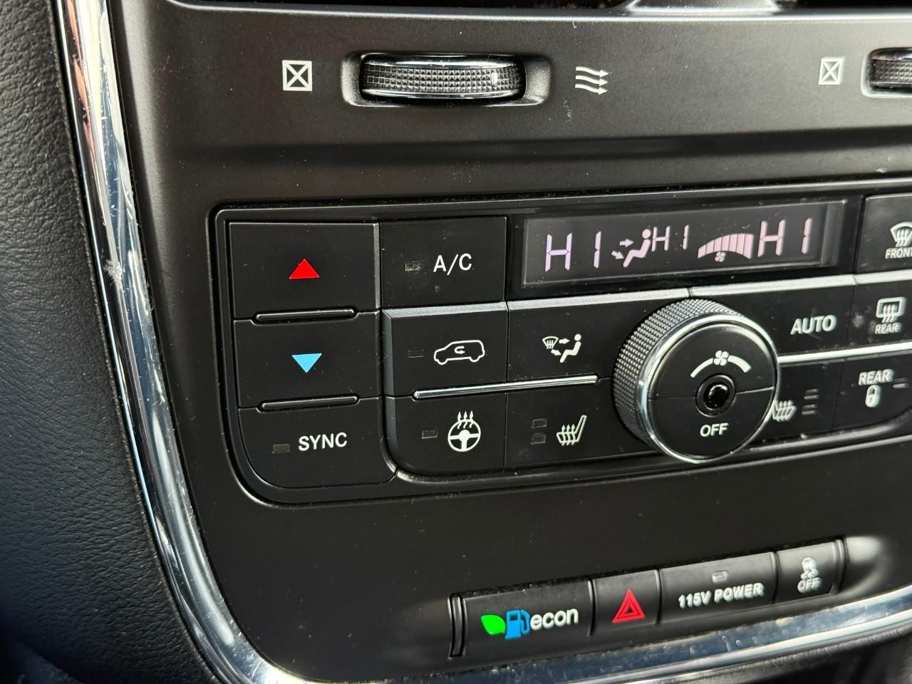 Dodge Grand Caravan Vehicle Full-screen Gallery Image 18