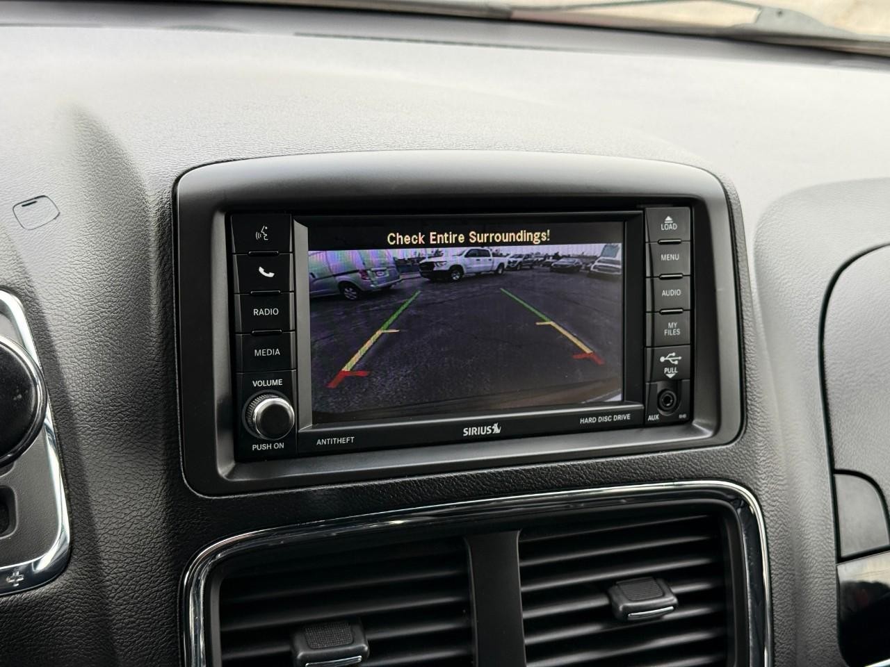 Dodge Grand Caravan Vehicle Full-screen Gallery Image 22