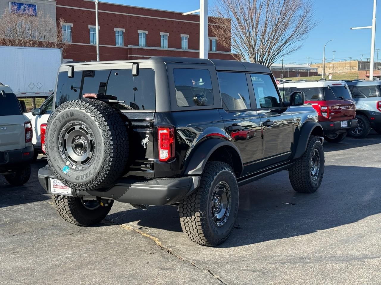 Ford Bronco Vehicle Full-screen Gallery Image 03