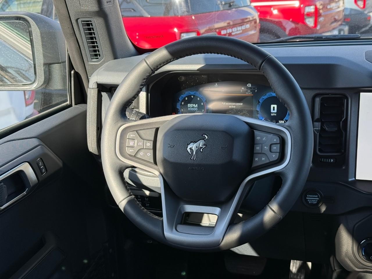 Ford Bronco Vehicle Full-screen Gallery Image 07