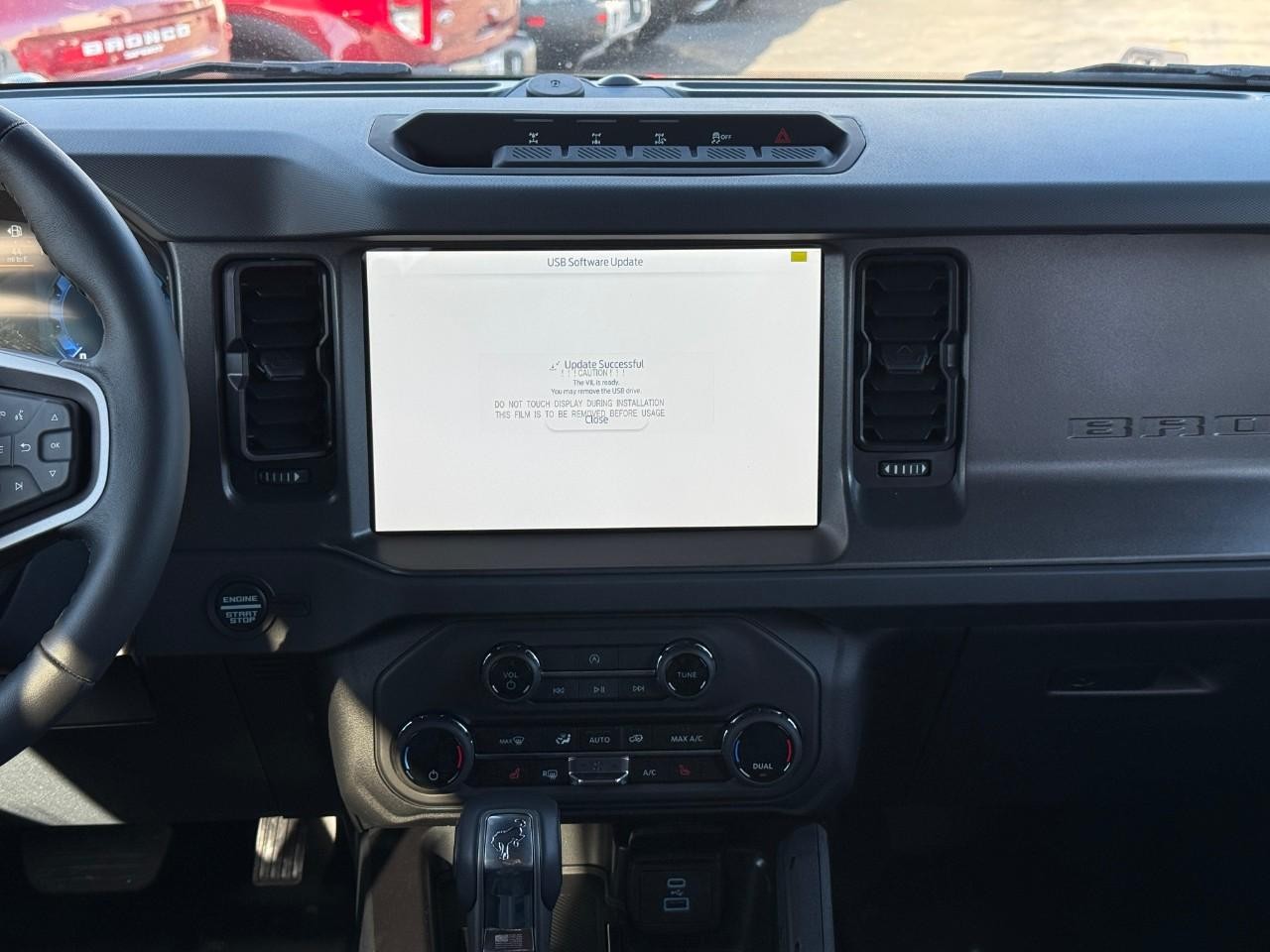 Ford Bronco Vehicle Full-screen Gallery Image 08