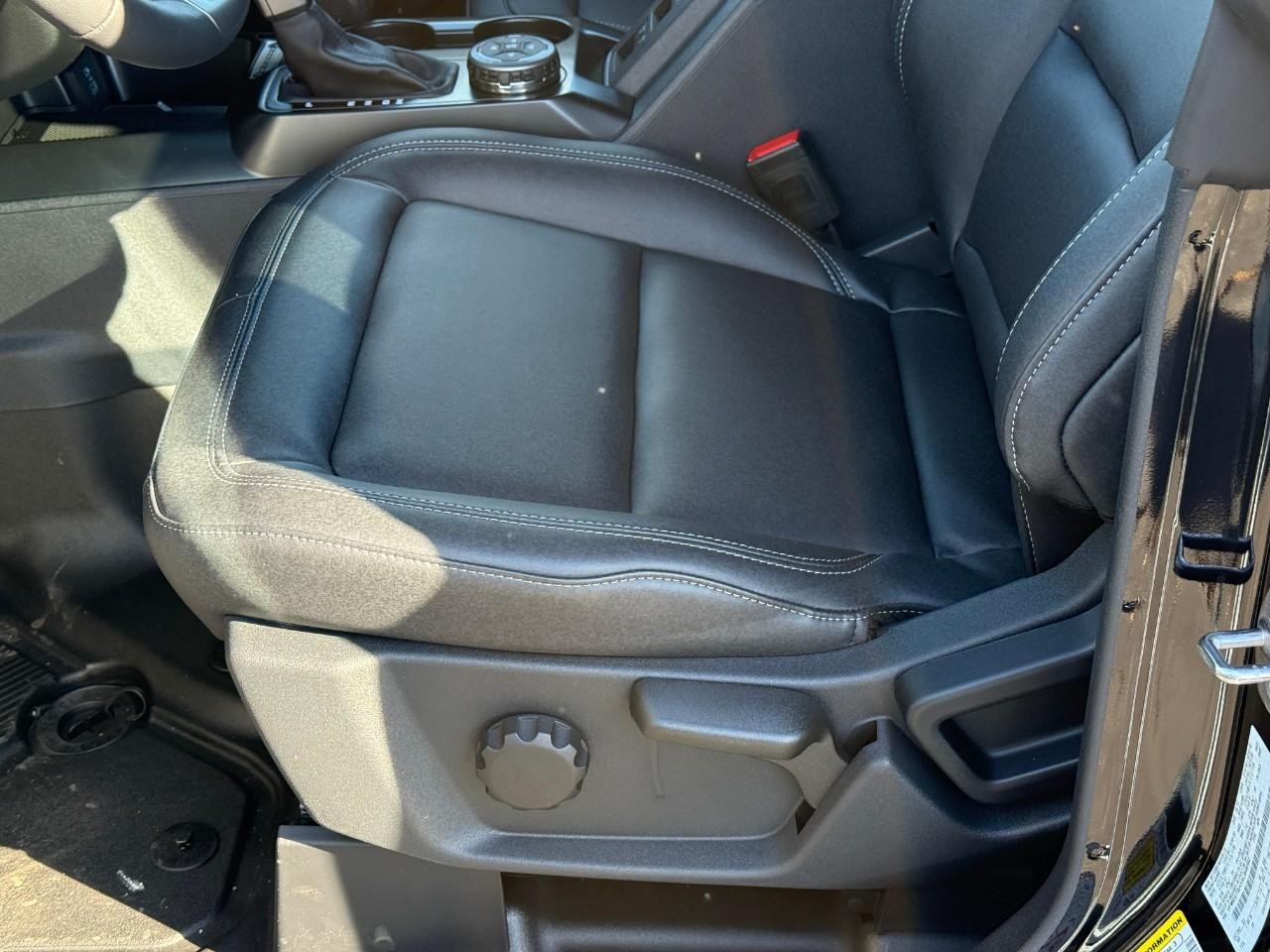 Ford Bronco Vehicle Full-screen Gallery Image 11