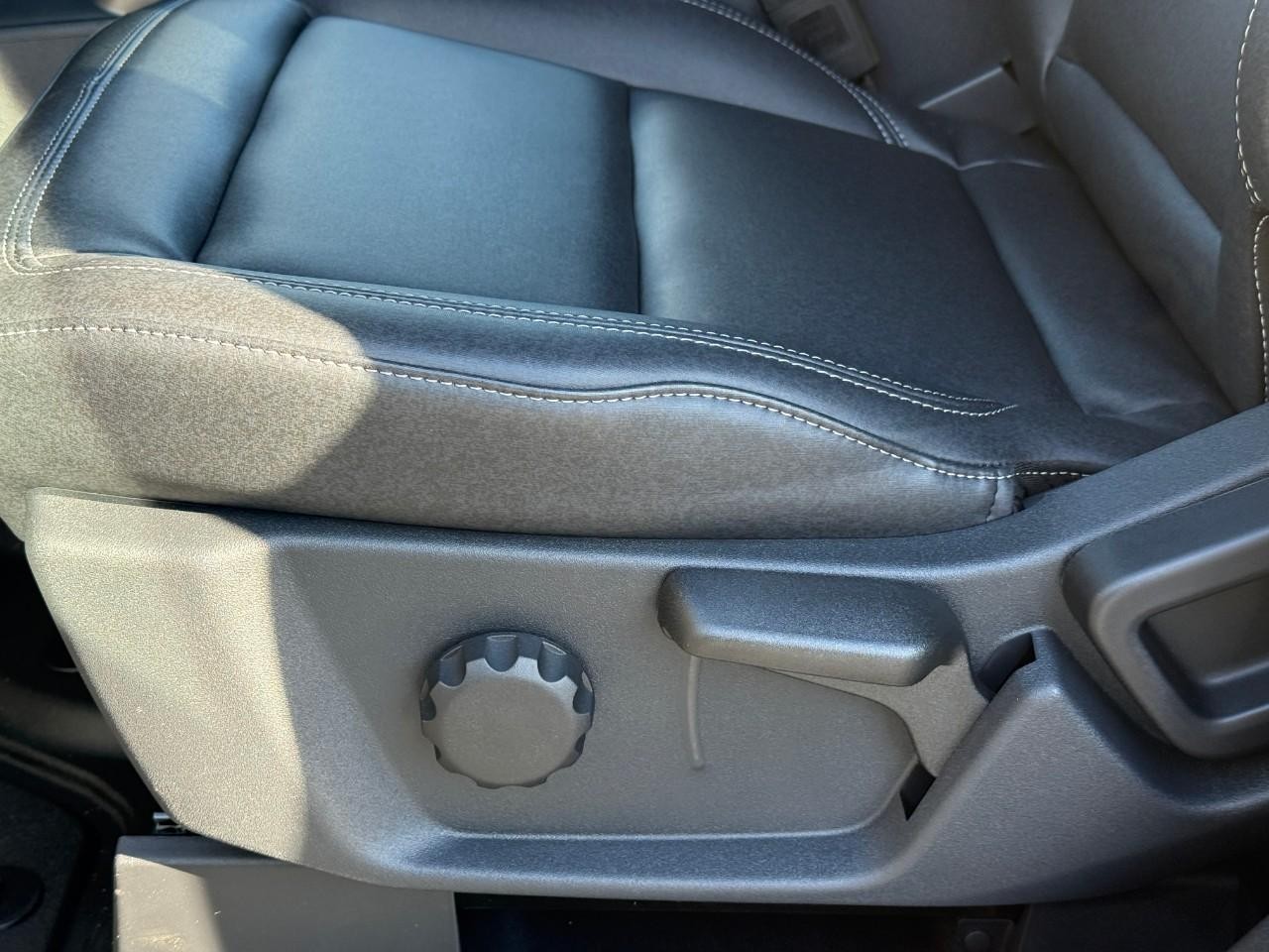 Ford Bronco Vehicle Full-screen Gallery Image 12