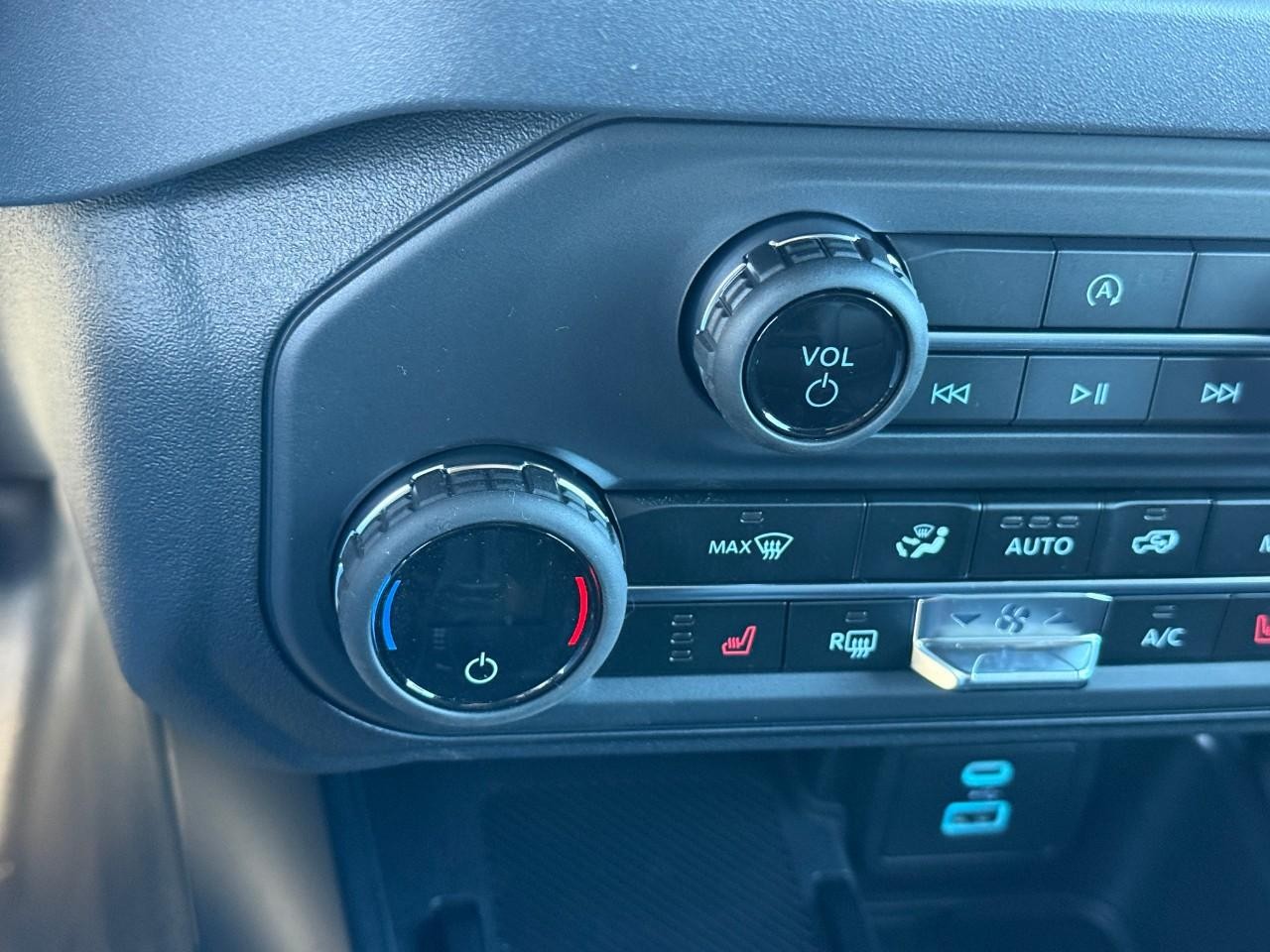 Ford Bronco Vehicle Full-screen Gallery Image 13