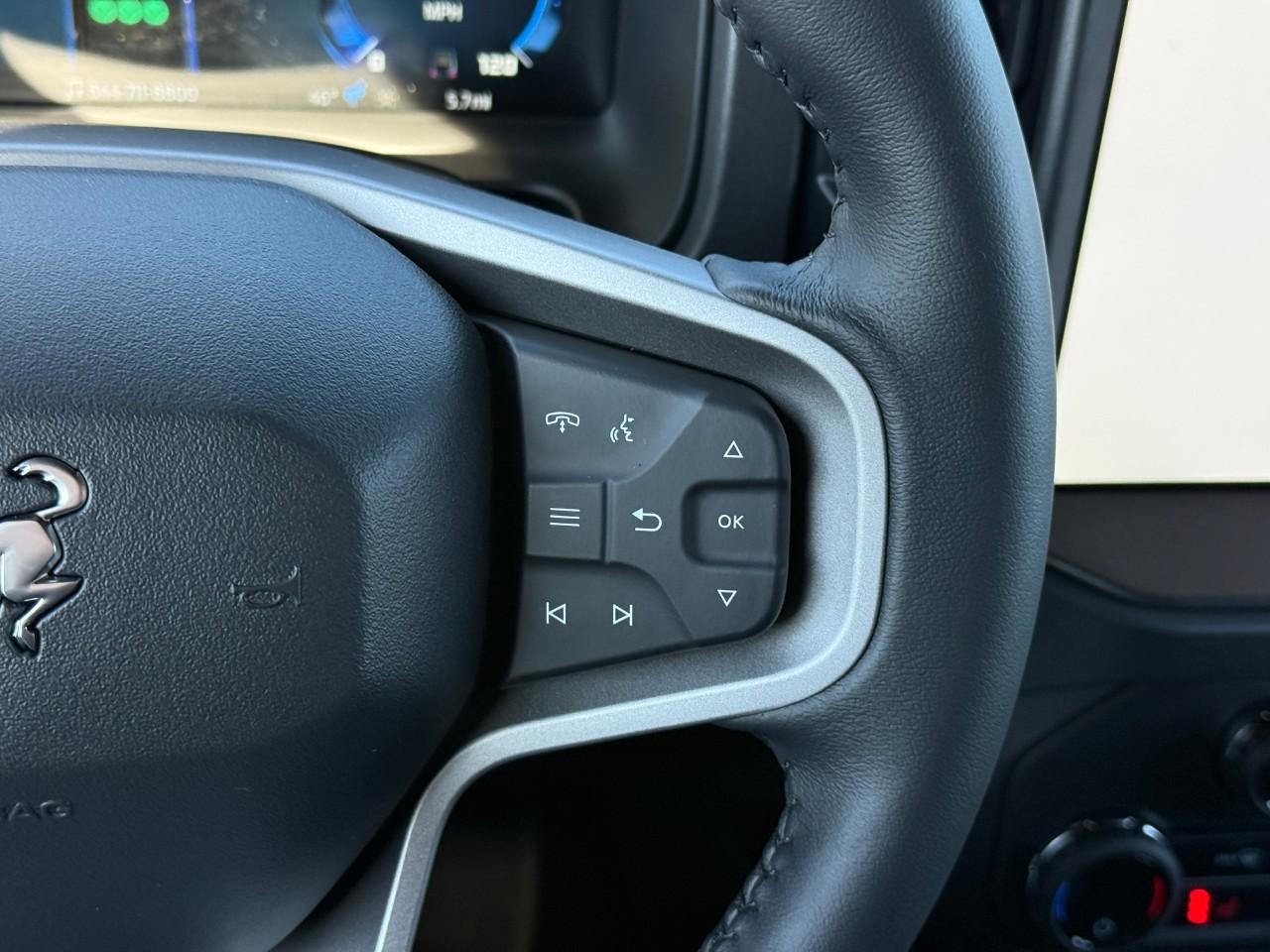 Ford Bronco Vehicle Full-screen Gallery Image 15