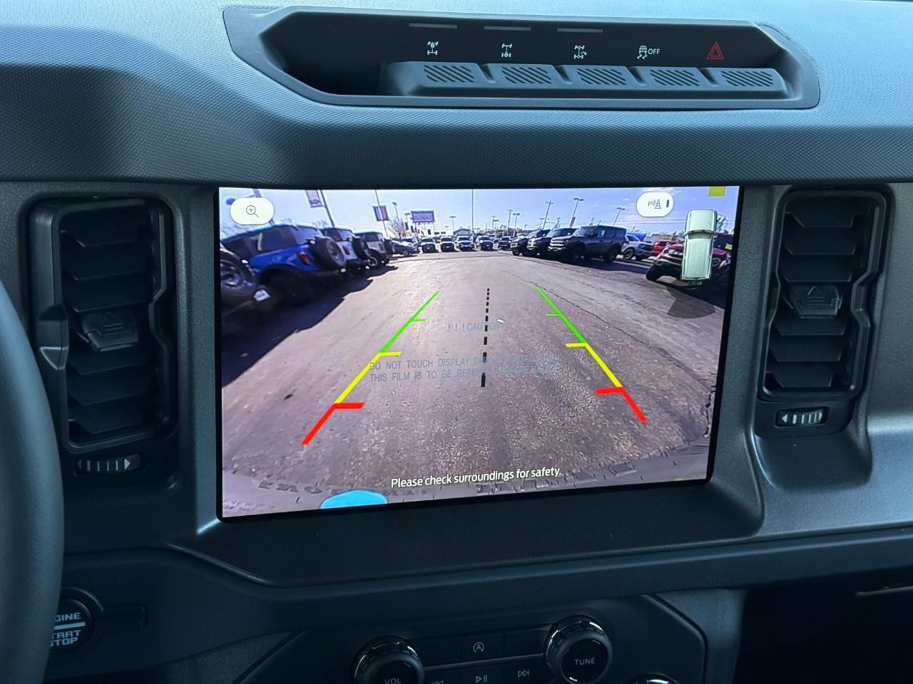 Ford Bronco Vehicle Full-screen Gallery Image 16