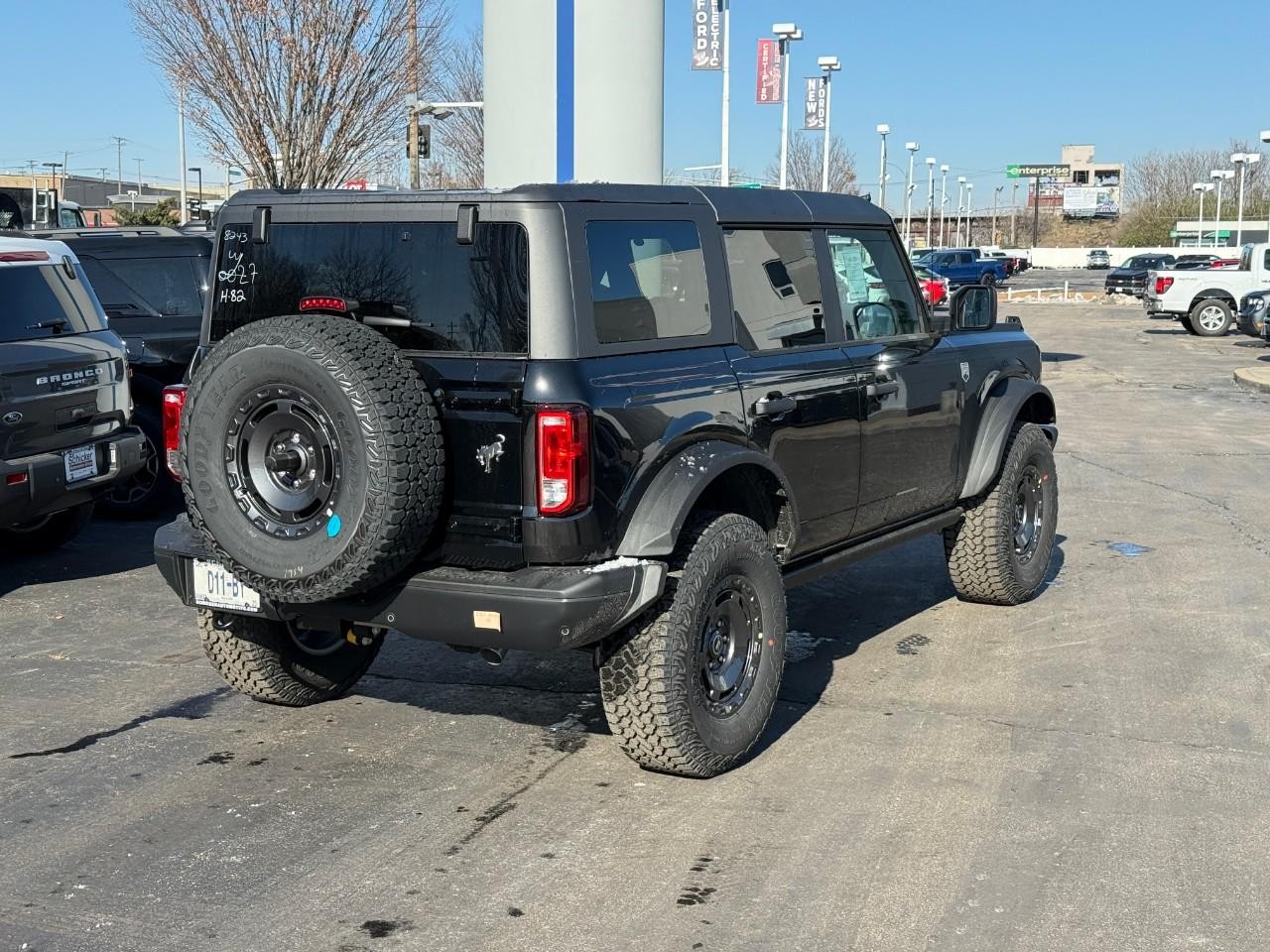 Ford Bronco Vehicle Full-screen Gallery Image 03