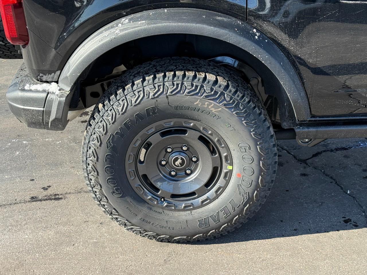 Ford Bronco Vehicle Full-screen Gallery Image 04