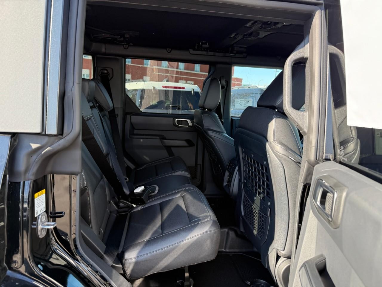 Ford Bronco Vehicle Full-screen Gallery Image 05