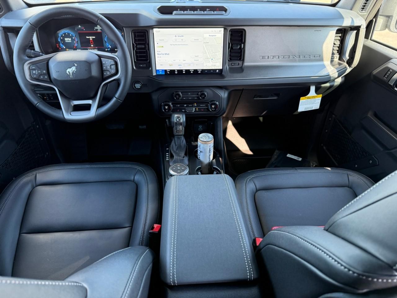 Ford Bronco Vehicle Full-screen Gallery Image 06