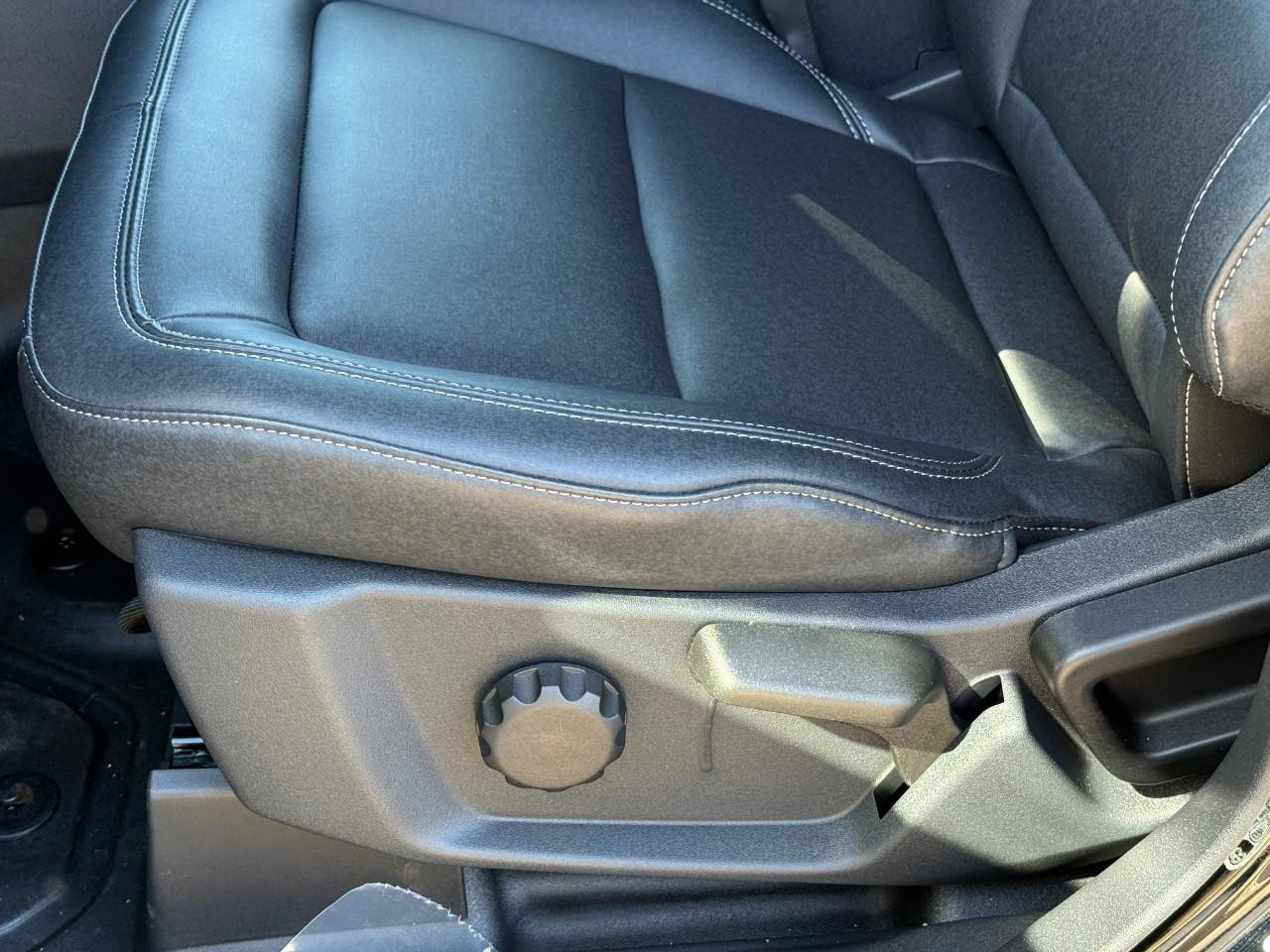 Ford Bronco Vehicle Full-screen Gallery Image 11