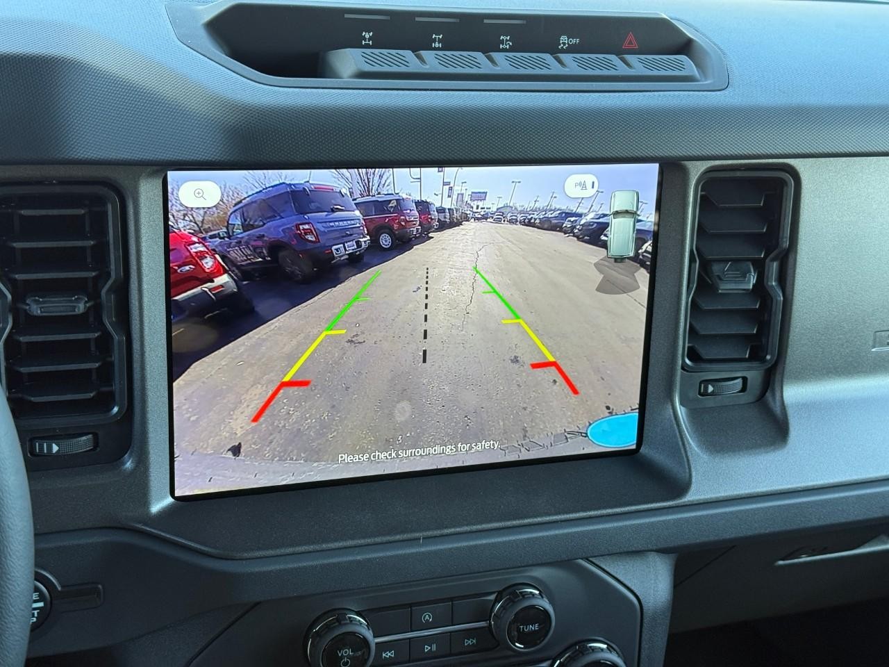 Ford Bronco Vehicle Full-screen Gallery Image 15