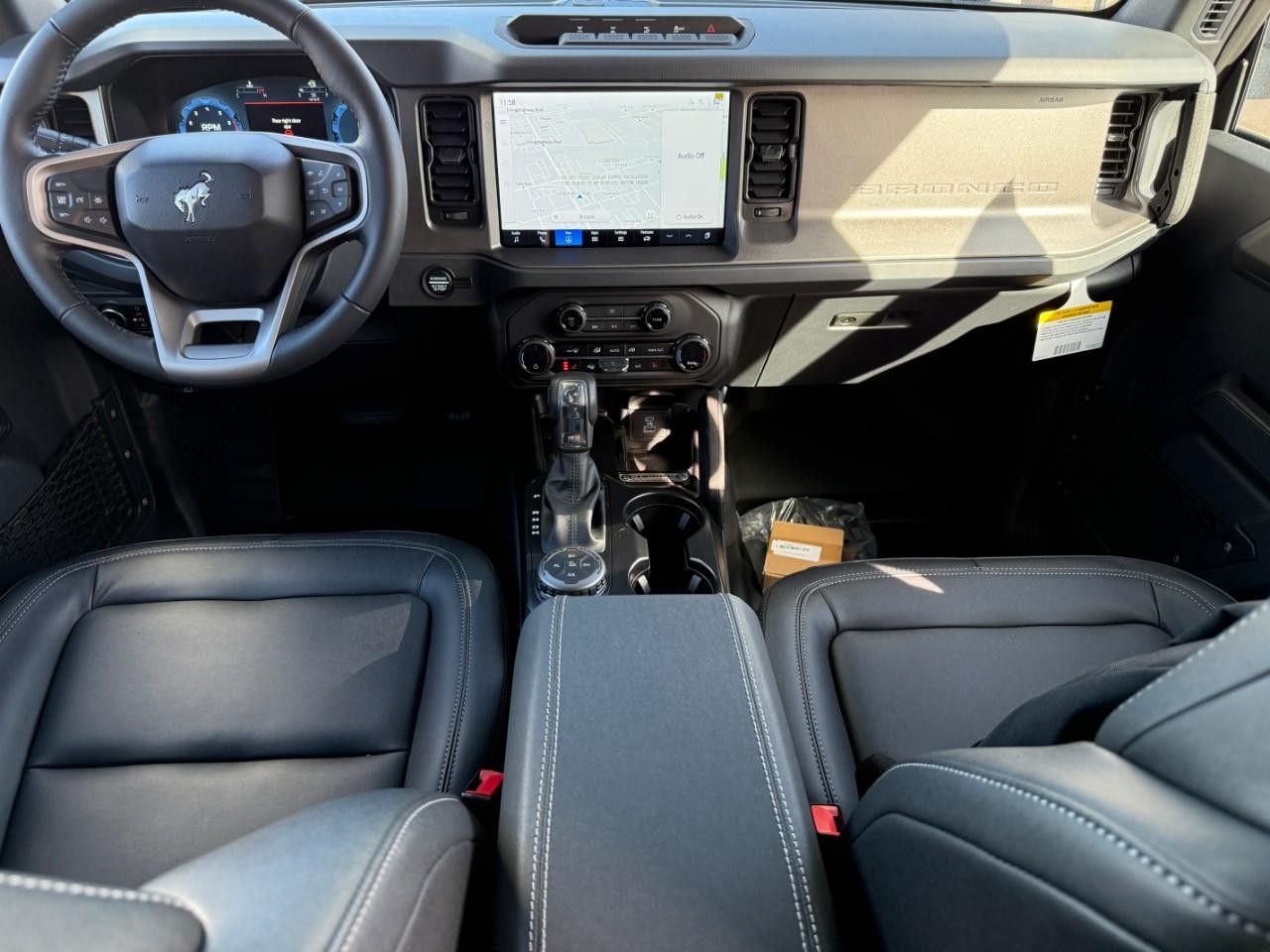 Ford Bronco Vehicle Full-screen Gallery Image 06