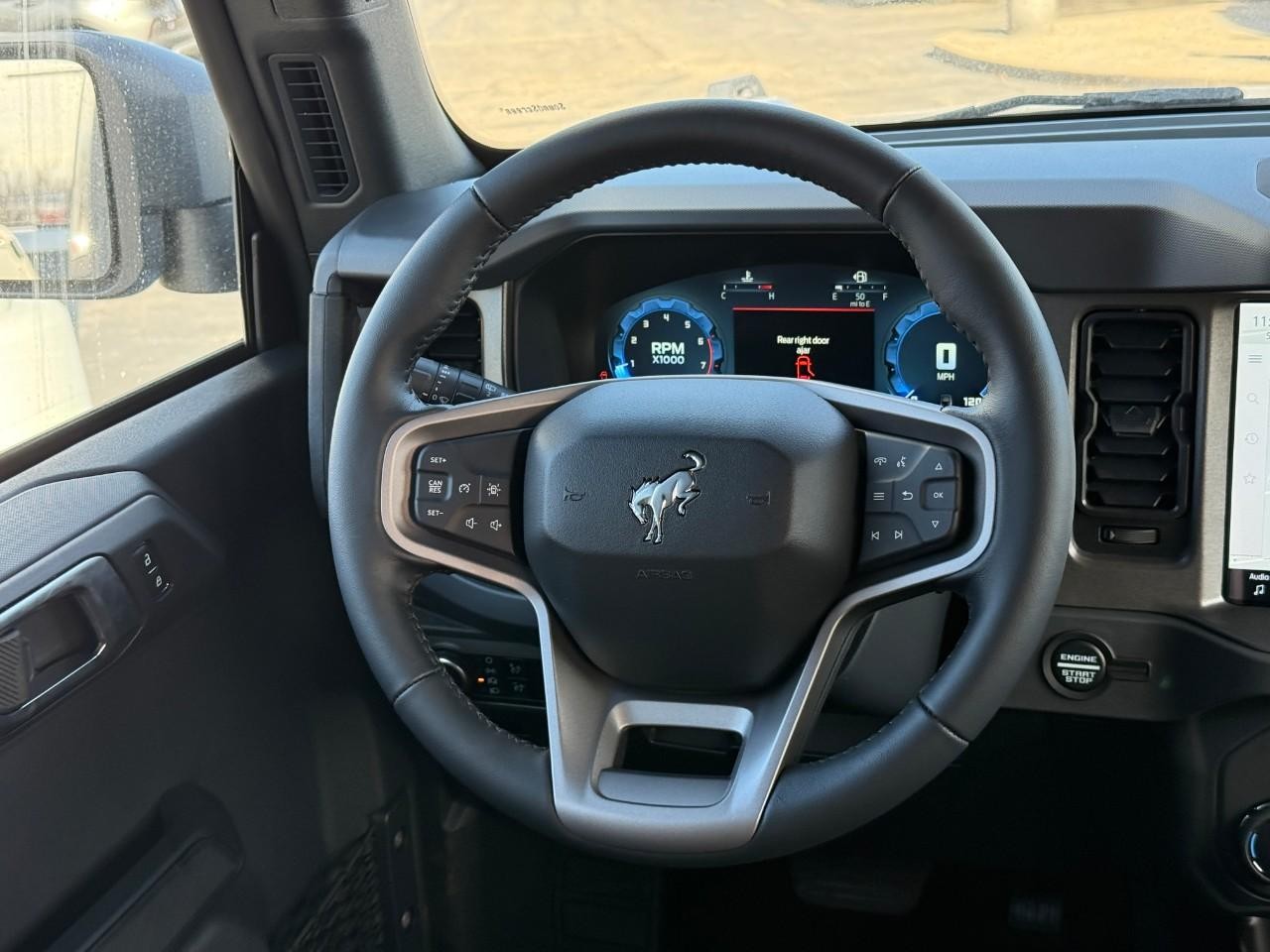 Ford Bronco Vehicle Full-screen Gallery Image 07