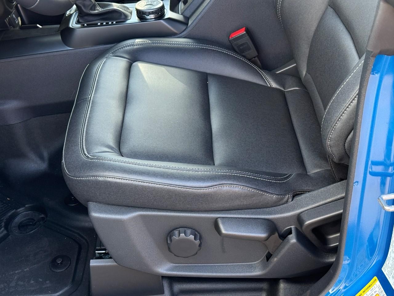 Ford Bronco Vehicle Full-screen Gallery Image 11