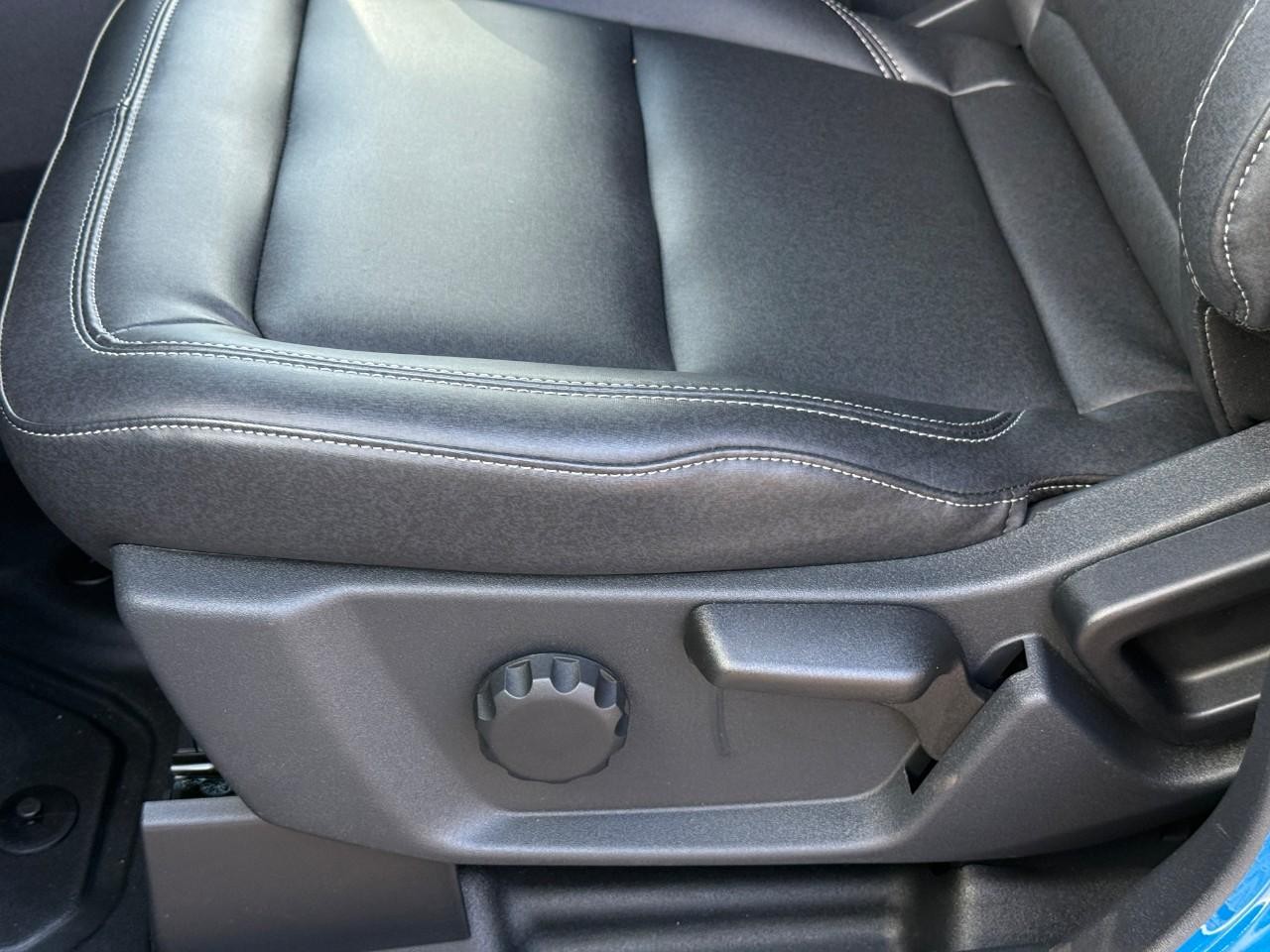 Ford Bronco Vehicle Full-screen Gallery Image 12