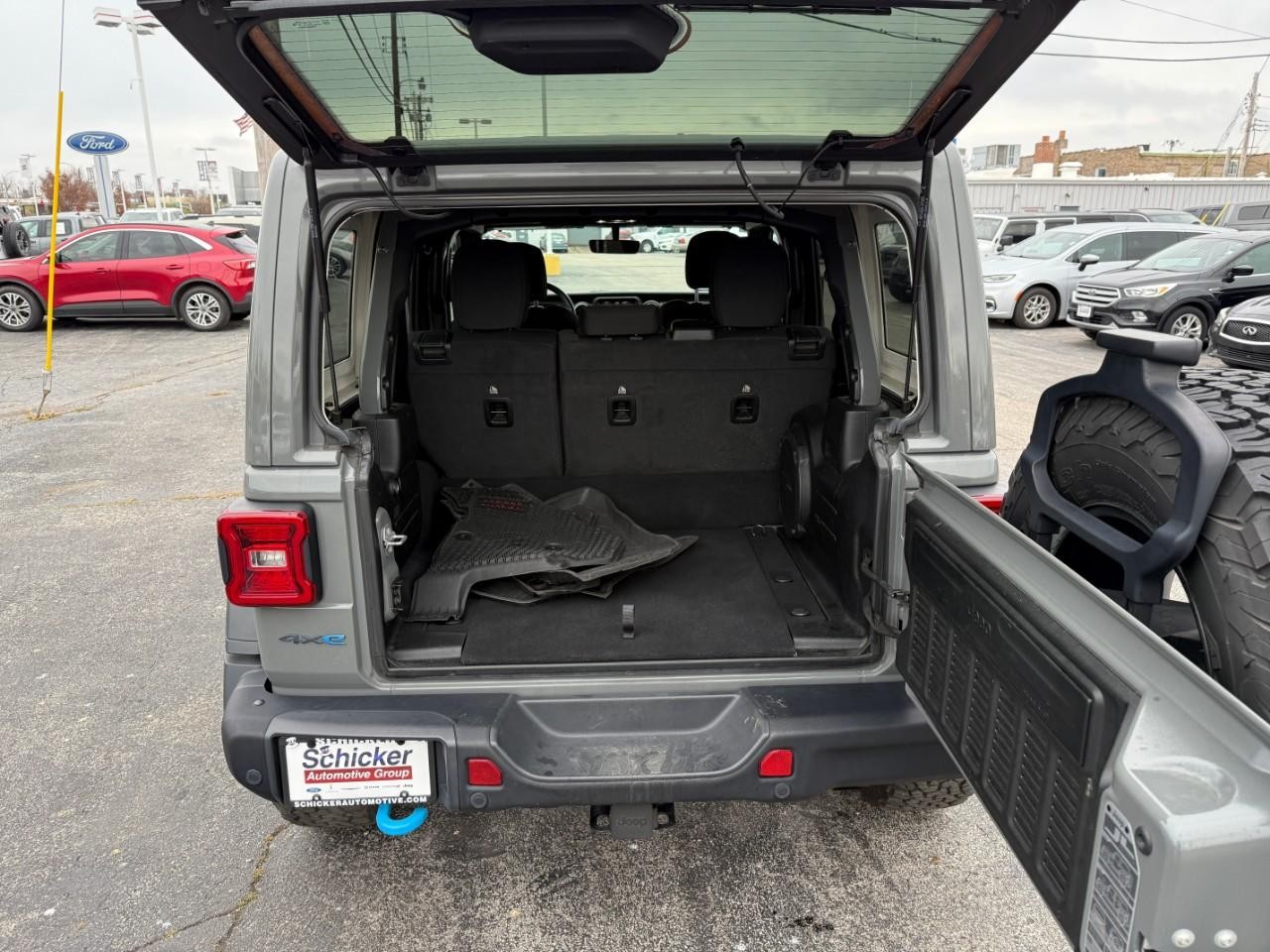 Jeep Wrangler 4xe Vehicle Full-screen Gallery Image 07