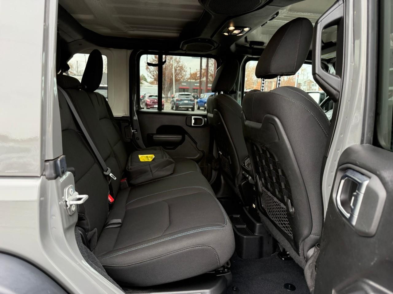 Jeep Wrangler 4xe Vehicle Full-screen Gallery Image 09