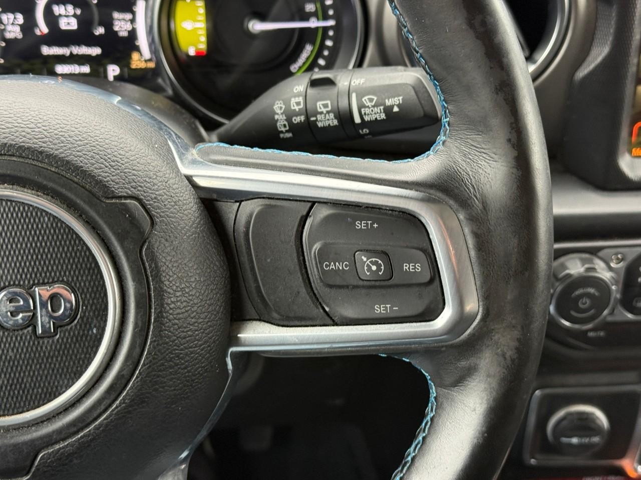 Jeep Wrangler 4xe Vehicle Full-screen Gallery Image 17