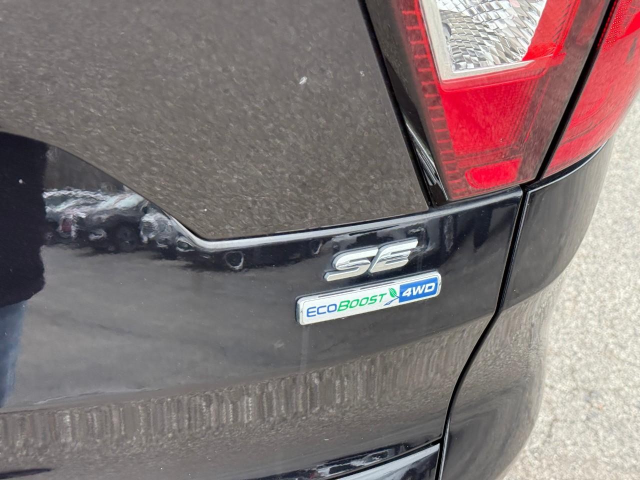 Ford Escape Vehicle Full-screen Gallery Image 10