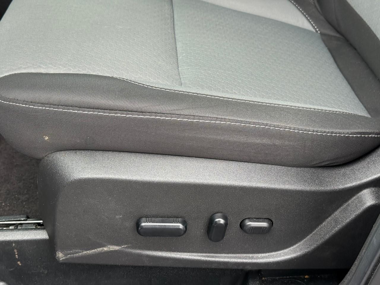 Ford Escape Vehicle Full-screen Gallery Image 19