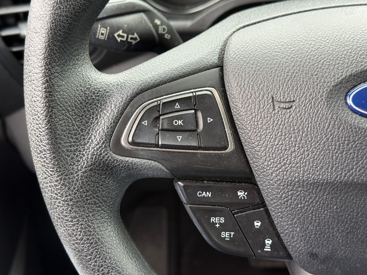 Ford Escape Vehicle Full-screen Gallery Image 20