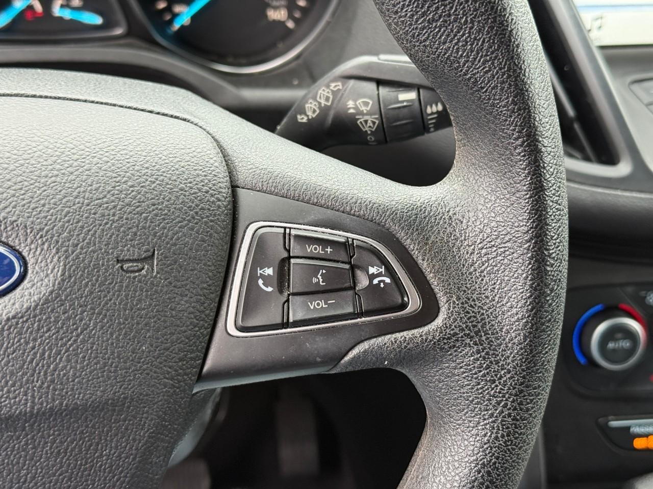 Ford Escape Vehicle Full-screen Gallery Image 21