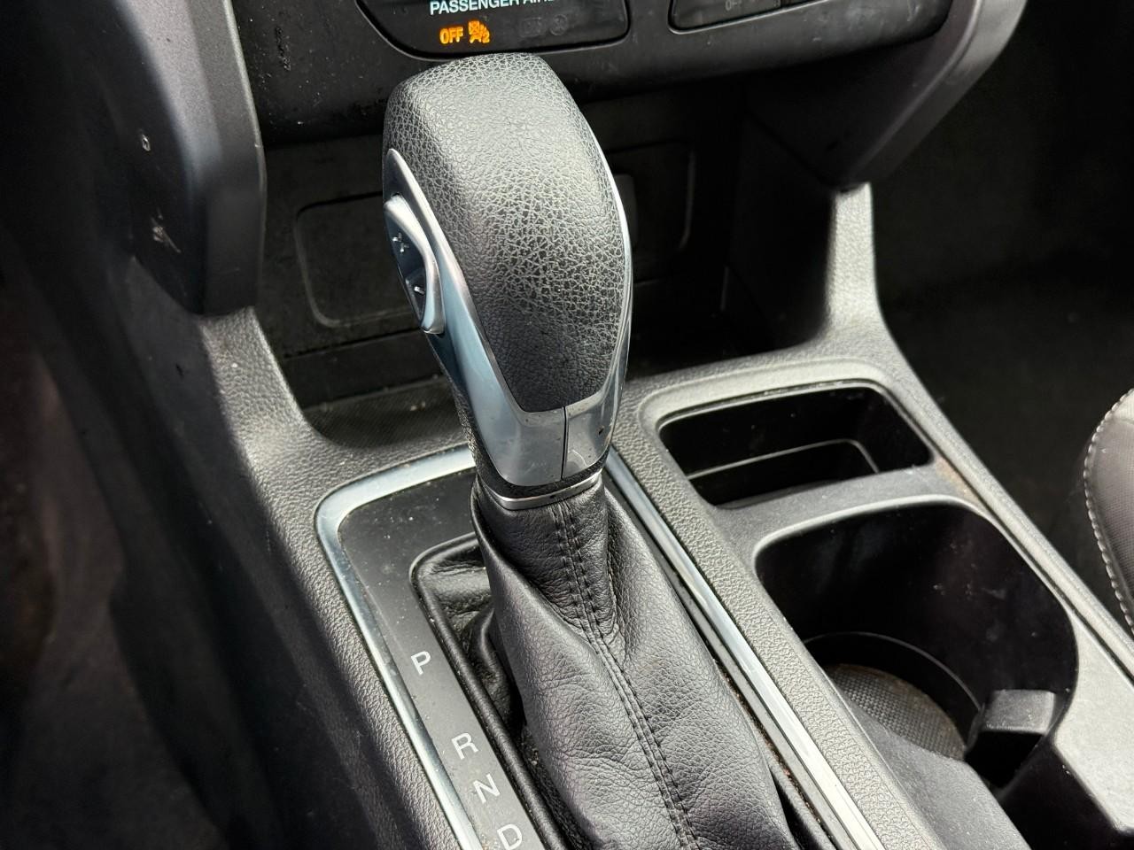 Ford Escape Vehicle Full-screen Gallery Image 23