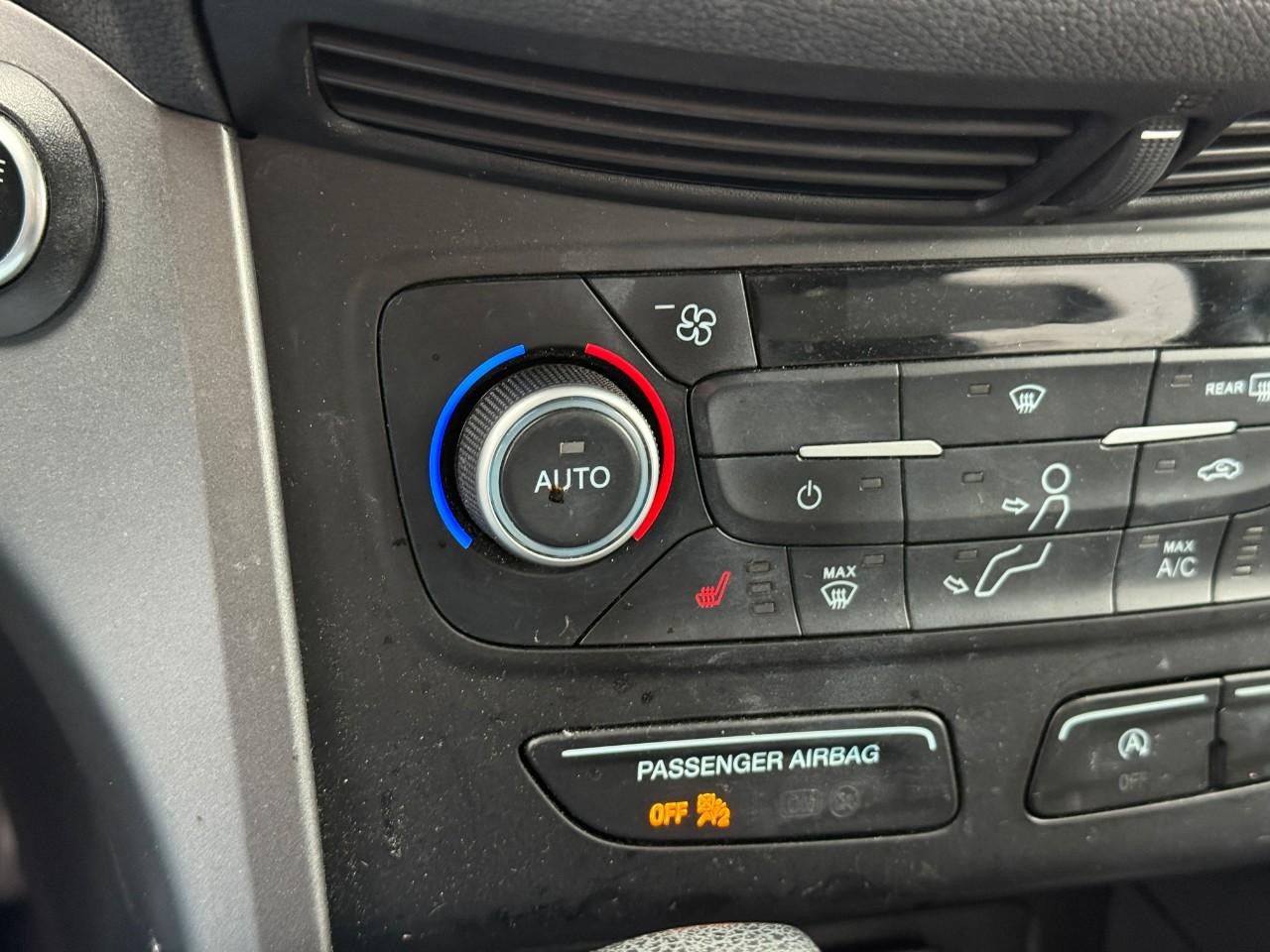 Ford Escape Vehicle Full-screen Gallery Image 24