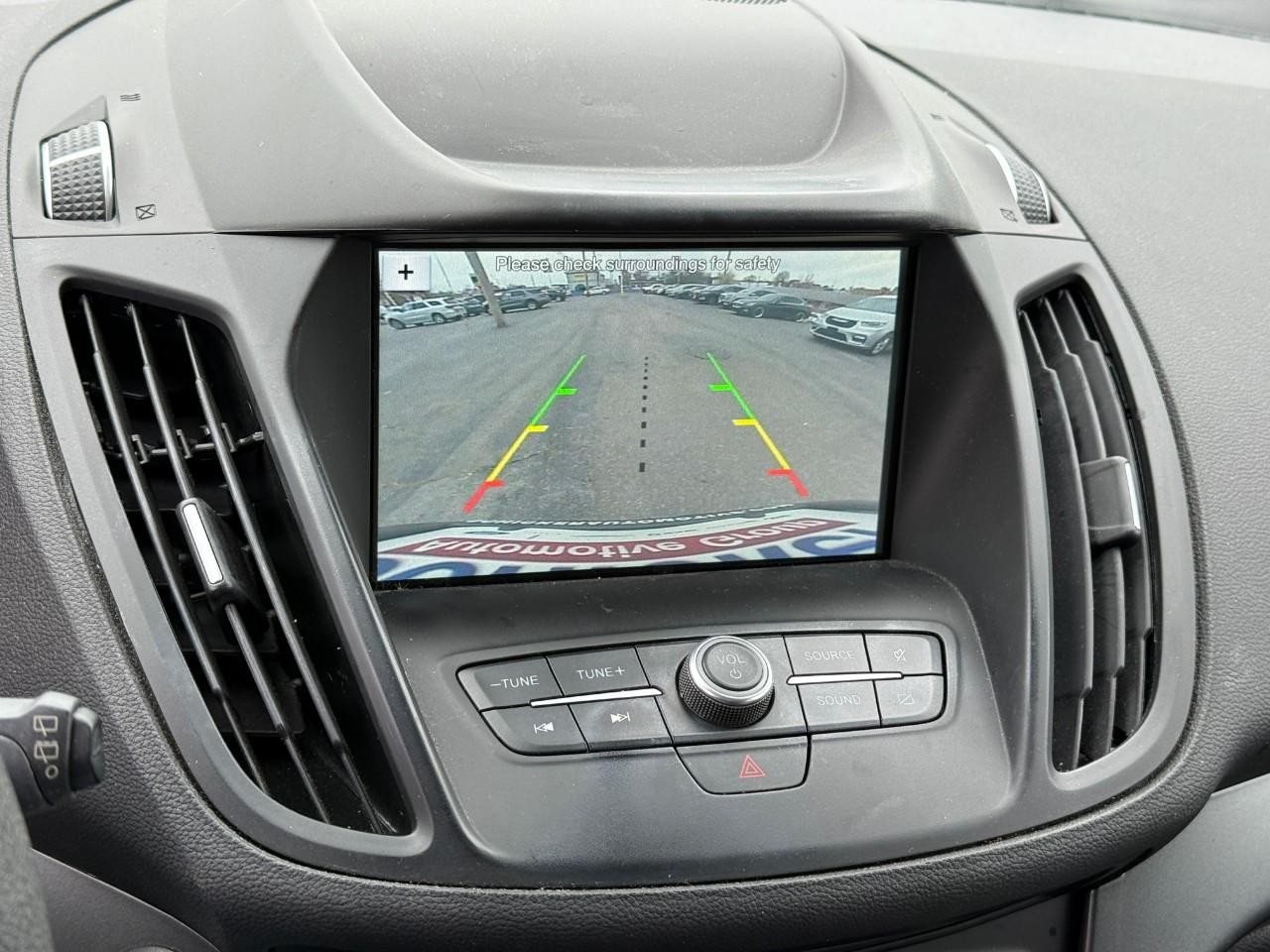 Ford Escape Vehicle Full-screen Gallery Image 25