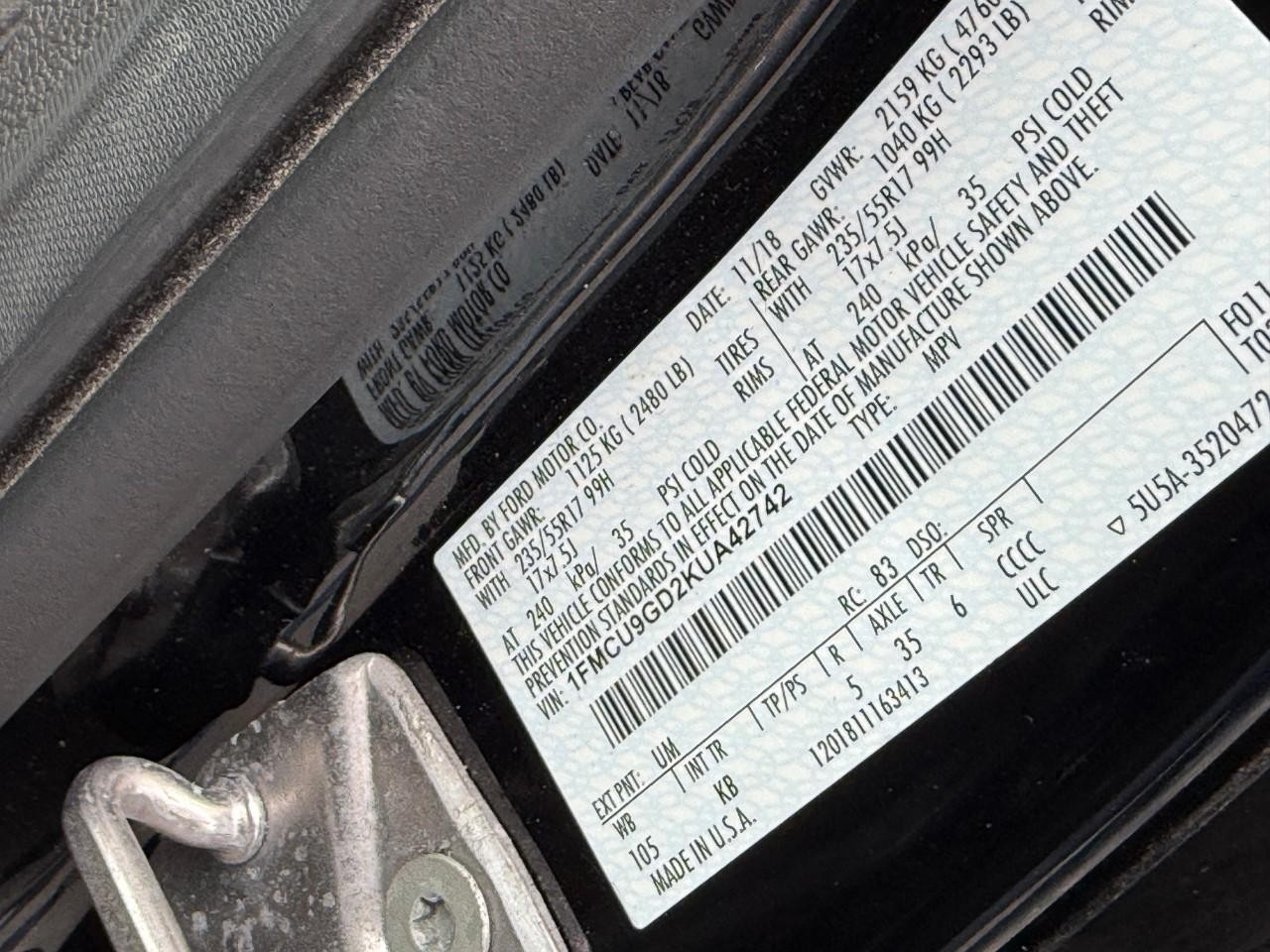 Ford Escape Vehicle Full-screen Gallery Image 26