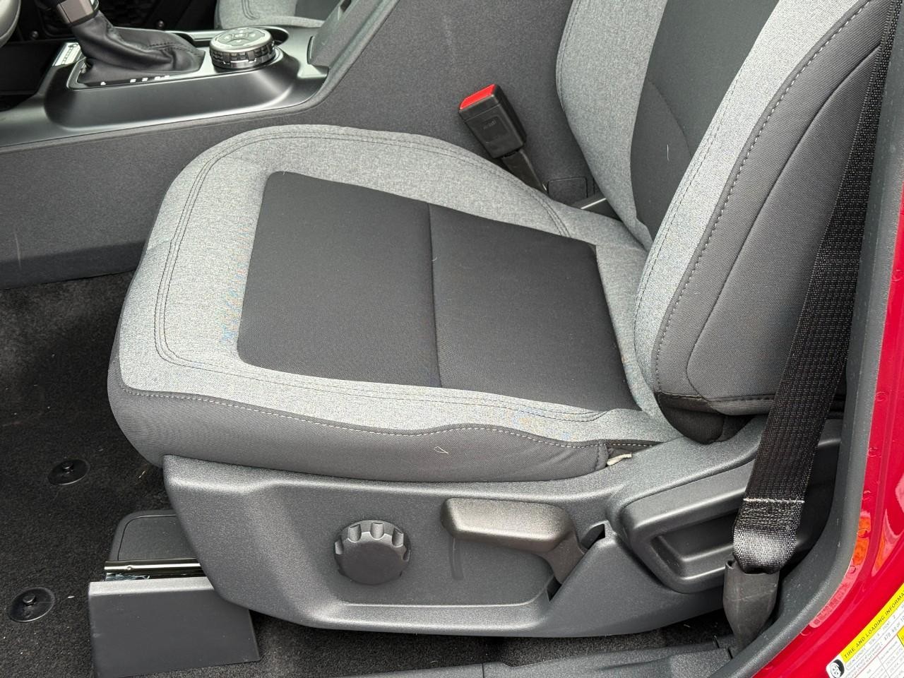 Ford Bronco Vehicle Full-screen Gallery Image 08