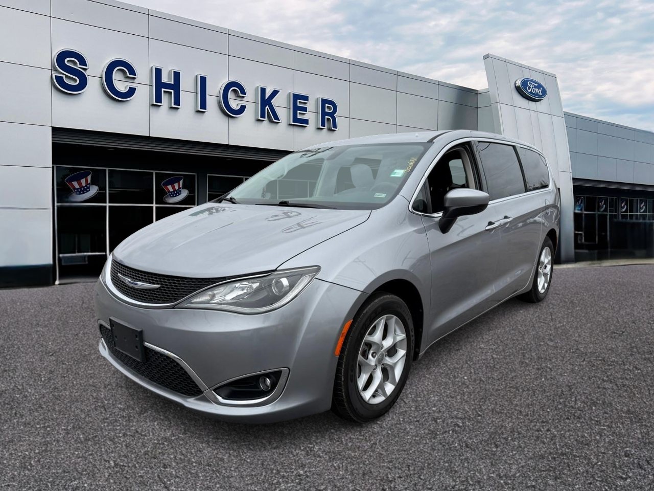 Chrysler Pacifica Vehicle Full-screen Gallery Image 04