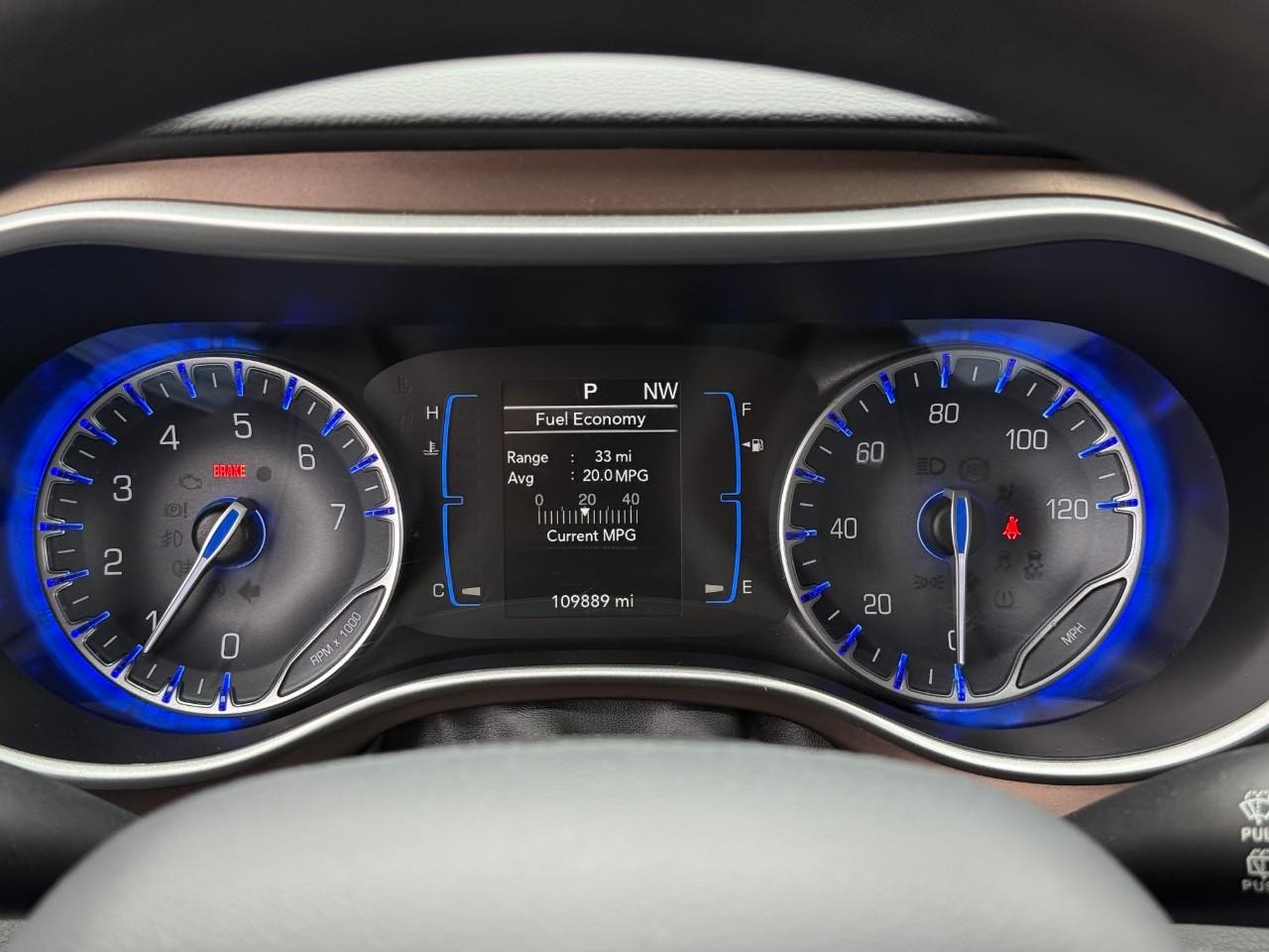 Chrysler Pacifica Vehicle Full-screen Gallery Image 21