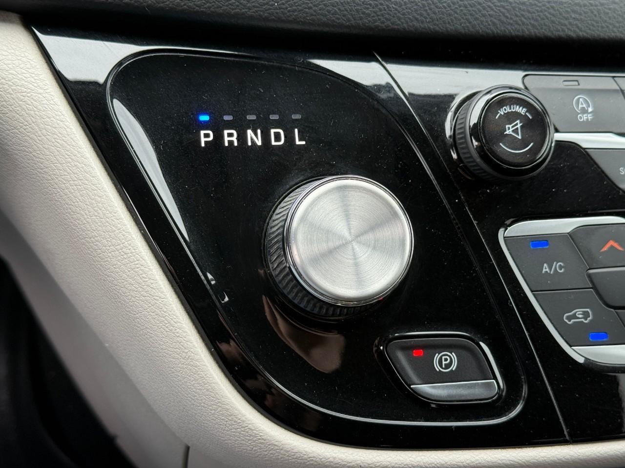 Chrysler Pacifica Vehicle Full-screen Gallery Image 22