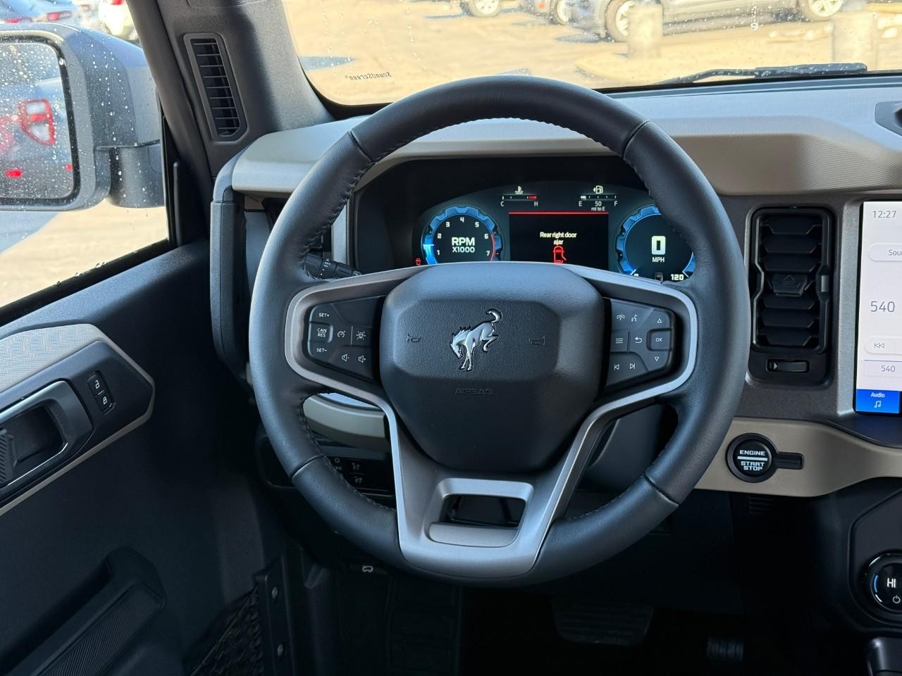 Ford Bronco Vehicle Full-screen Gallery Image 07