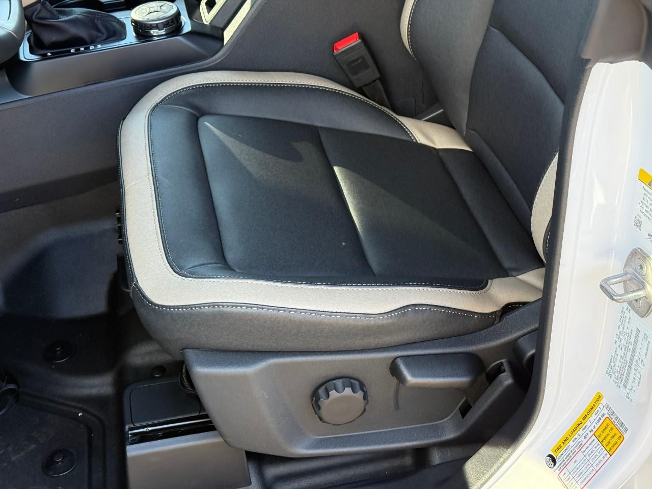 Ford Bronco Vehicle Full-screen Gallery Image 11