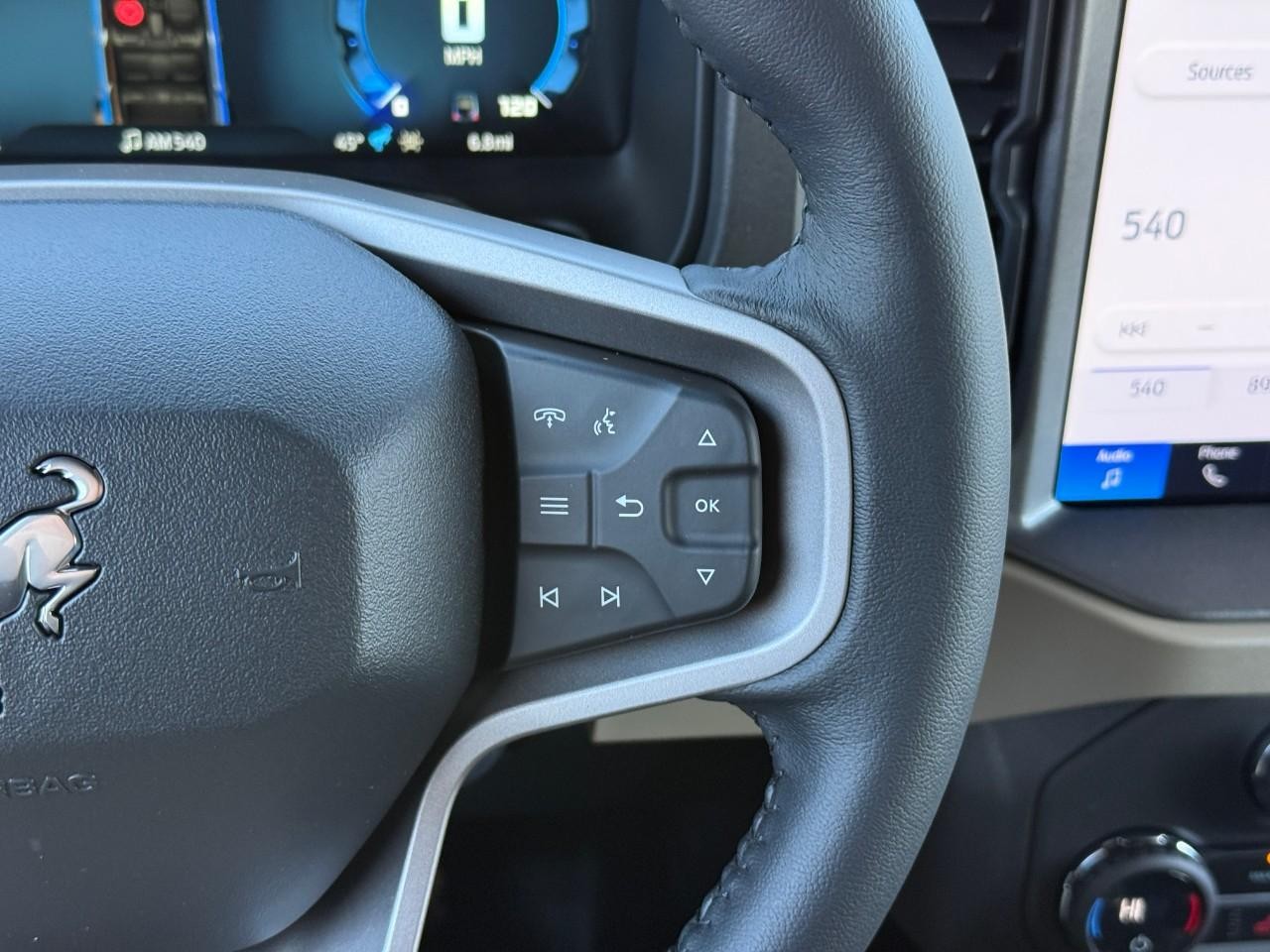 Ford Bronco Vehicle Full-screen Gallery Image 14