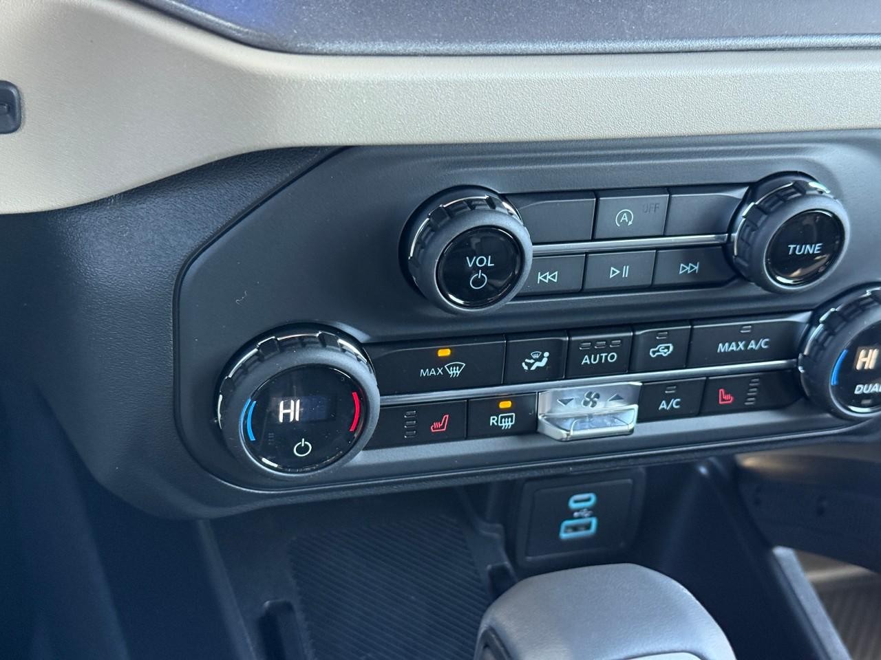 Ford Bronco Vehicle Full-screen Gallery Image 16